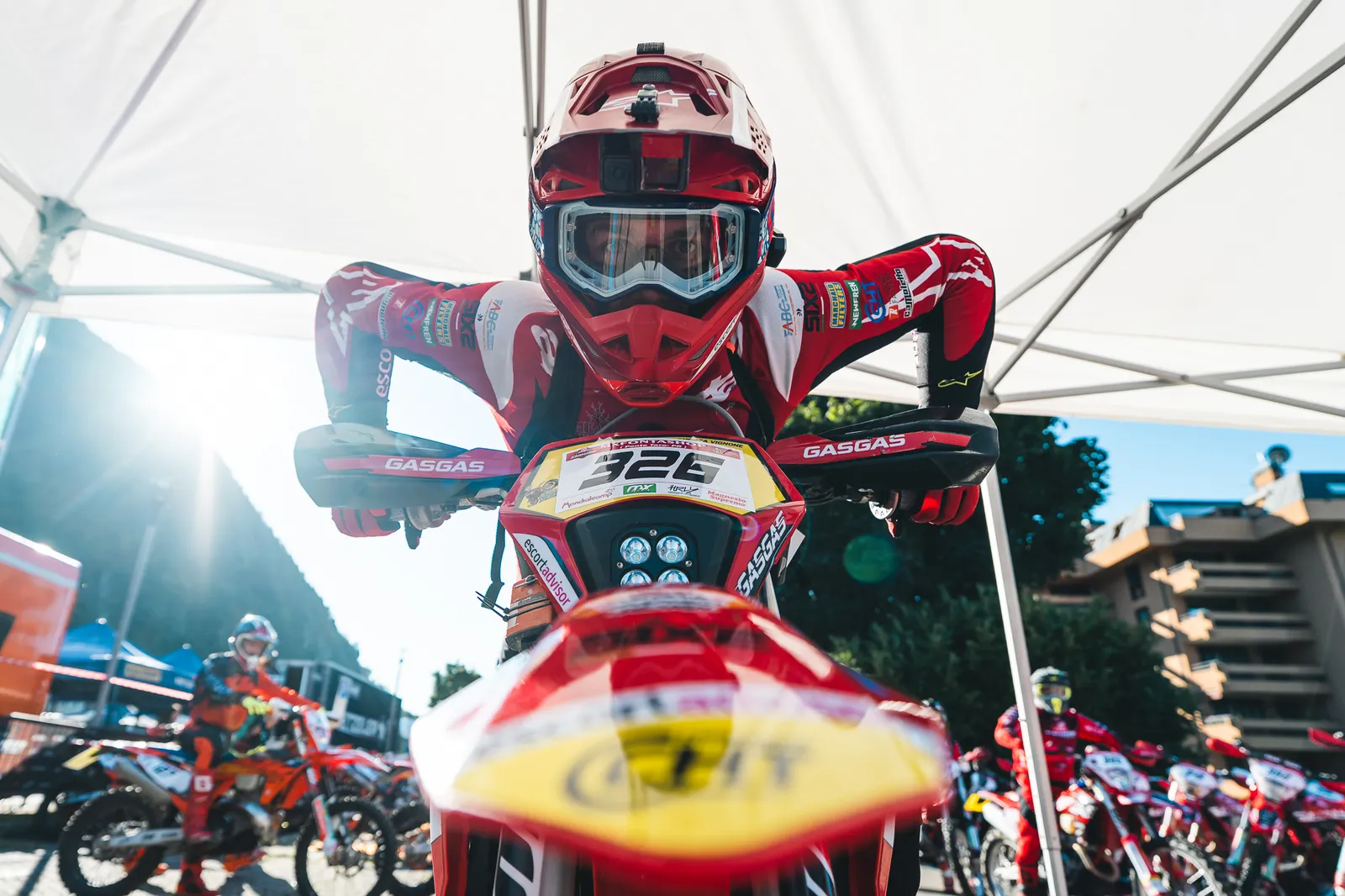 Road to 6DAYS: la loca hazaña de Andrea Vignone